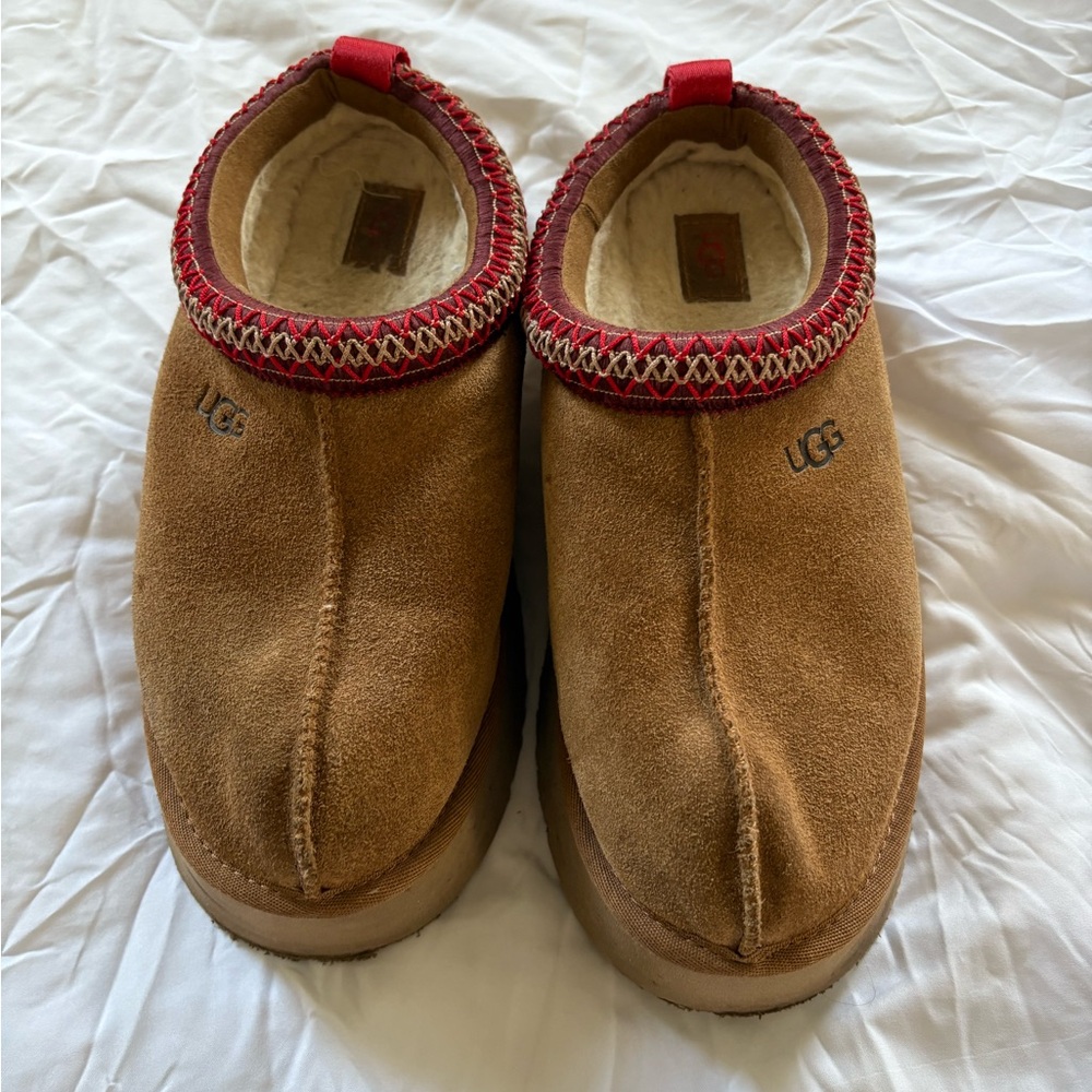 UGG Women's Slippers in Tan with Red Accents